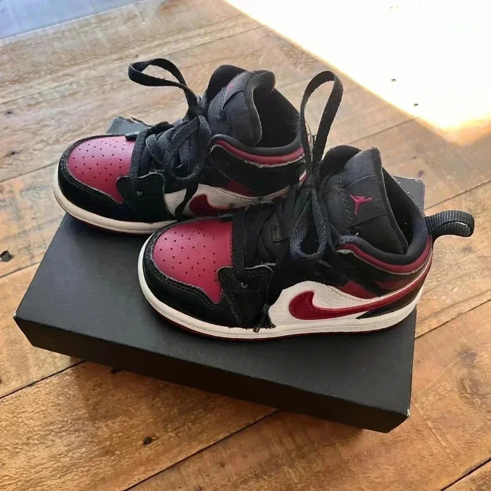 Nike Air Jordan 1 - Size 7C